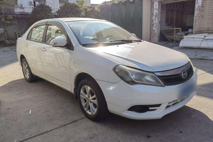 Used BYD F3 2015 Energy-Saving Edition 1.5L Automatic Luxury Model Front Right 45 Deg
