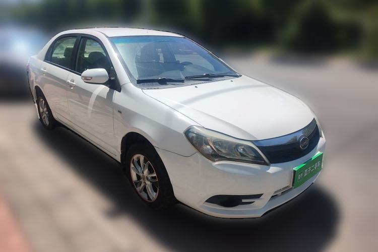 Used BYD F3 2015 Energy-Saving Edition 1.5L Manual Luxury Model Front Right 45 Deg