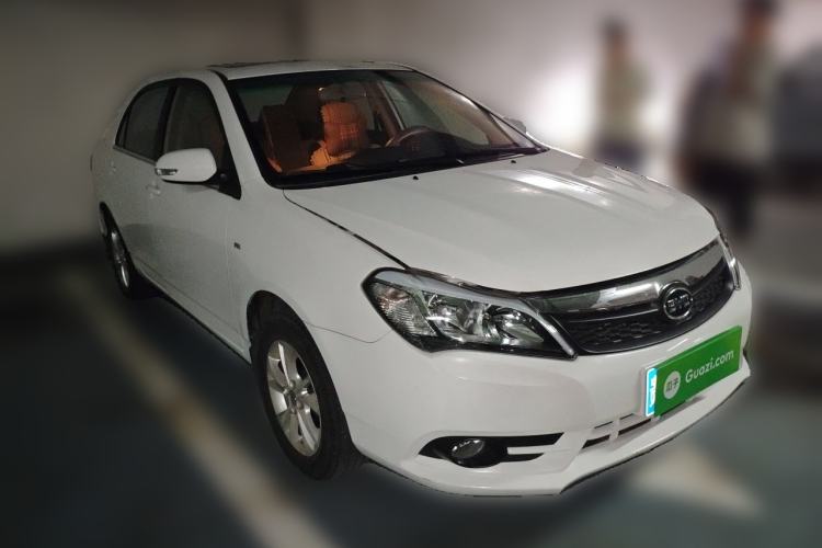 Used BYD F3 2015 Energy-Saving Edition 1.5L Manual Luxury Model Front Right 45 Deg