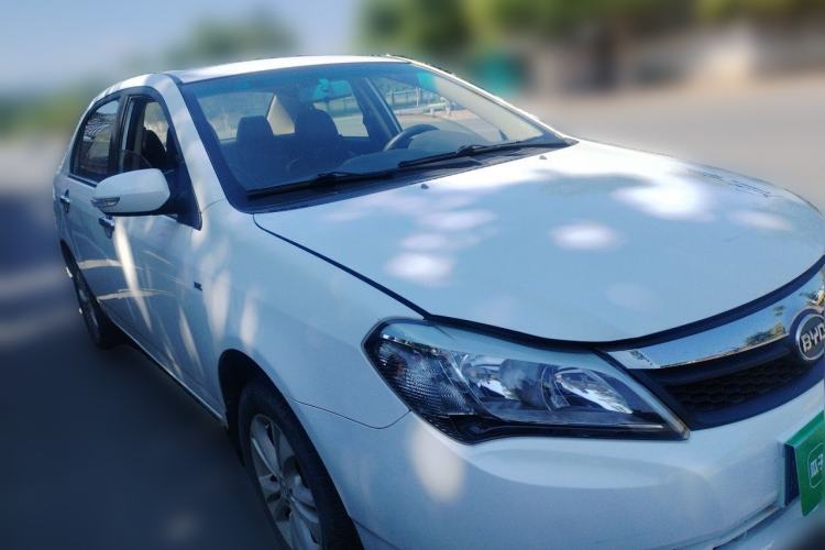 Used BYD F3 2015 Energy-Saving Edition 1.5L Manual Luxury Model Front Right 45 Deg