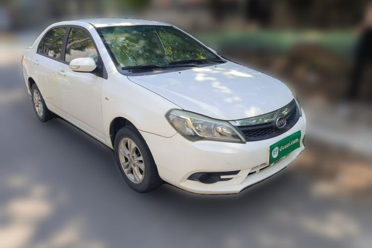 Used BYD F3 2015 Energy-Saving Edition 1.5L Manual Luxury Model Front Right 45 Deg
