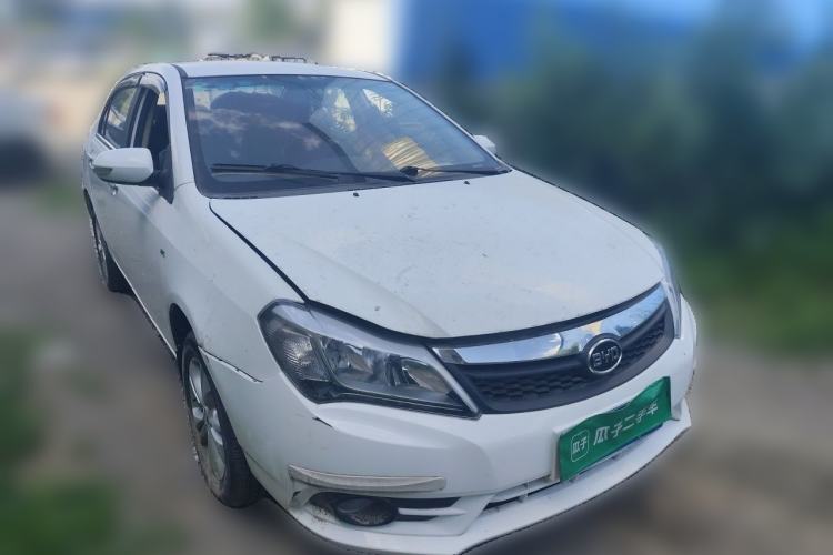 Used BYD F3 2015 Energy-Saving Edition 1.5L Manual Luxury Model Front Right 45 Deg