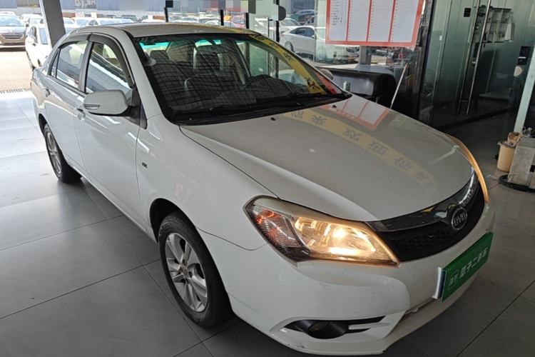 Used BYD F3 2015 Energy-Saving Edition 1.5L Manual Luxury Model Front Right 45 Deg