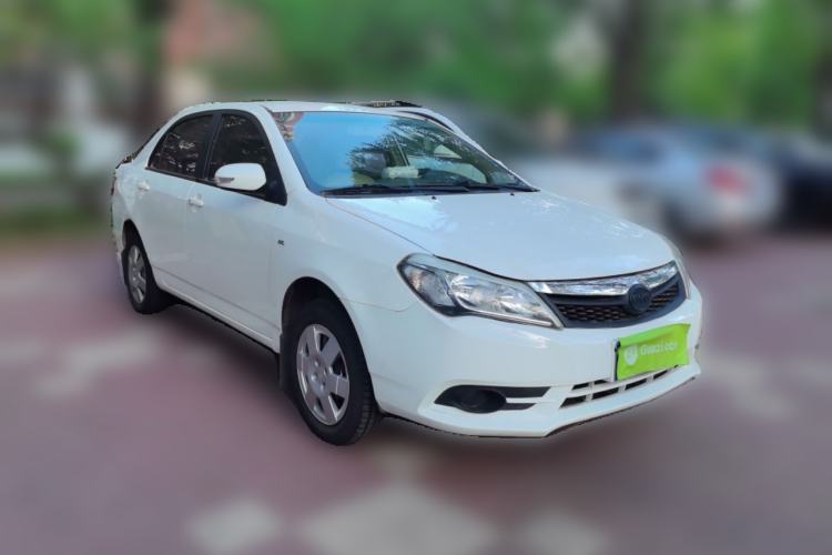Used BYD F3 2015 Energy-Saving Edition 1.5L Manual Luxury Model Front Right 45 Deg