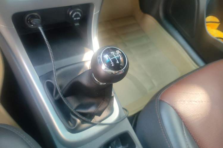 Used BYD F3 2015 Energy-Saving Edition 1.5L Manual Luxury Model Gear Lever