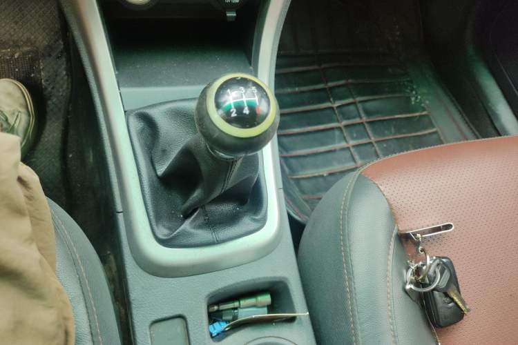 Used BYD F3 2015 Energy-Saving Edition 1.5L Manual Luxury Model Gear Lever