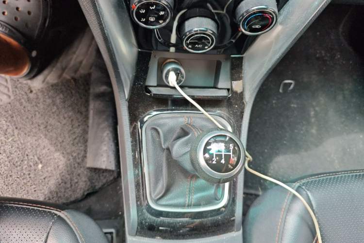 Used BYD F3 2015 Energy-Saving Edition 1.5L Manual Luxury Model Gear Lever