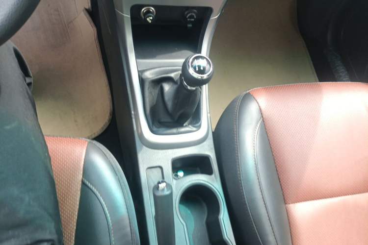 Used BYD F3 2015 Energy-Saving Edition 1.5L Manual Luxury Model Gear Lever
