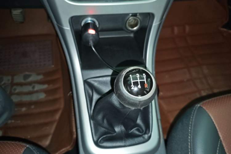 Used BYD F3 2015 Energy-Saving Edition 1.5L Manual Luxury Model Gear Lever