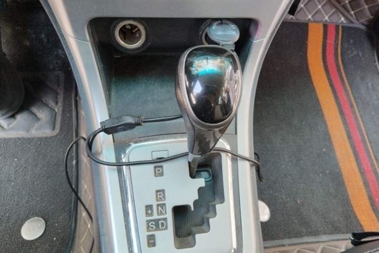 Used BYD F3 2015 Energy-Saving Edition 1.5L Automatic Luxury Model Gear Lever