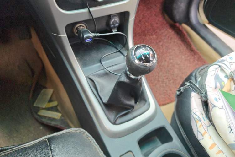 Used BYD F3 2015 Energy-Saving Edition 1.5L Manual Luxury Model Gear Lever