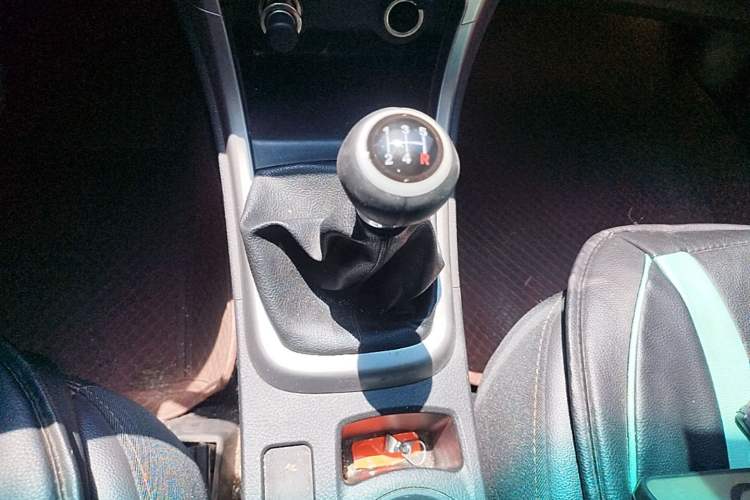 Used BYD F3 2015 Energy-Saving Edition 1.5L Manual Luxury Model Gear Lever