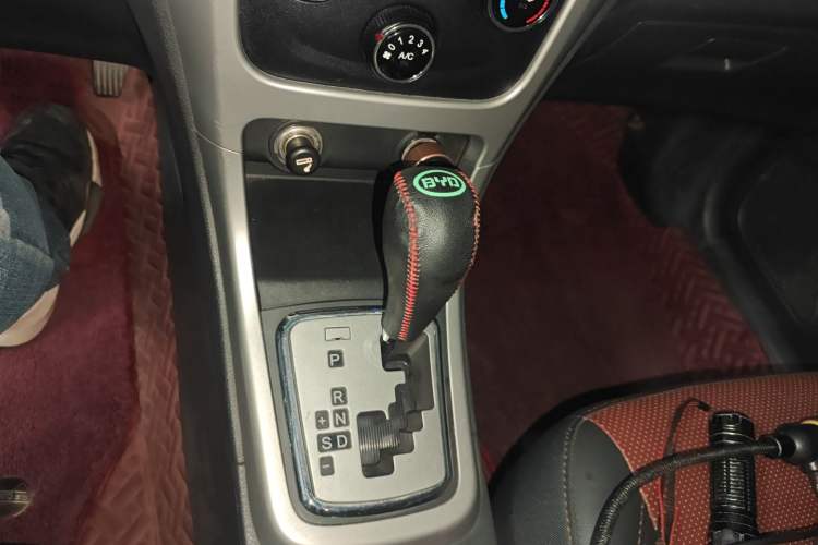 Used BYD F3 2015 Energy-Saving Edition 1.5L Automatic Luxury Model Gear Lever