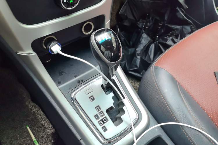 Used BYD F3 2015 Energy-Saving Edition 1.5L Automatic Luxury Model Gear Lever