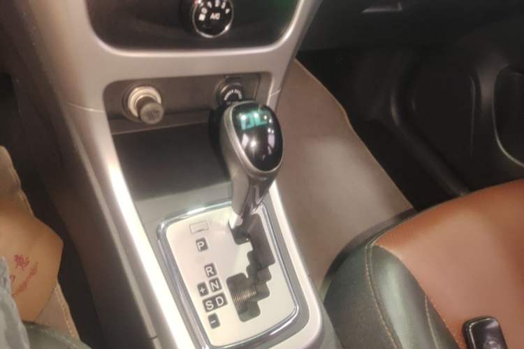 Used BYD F3 2015 Energy-Saving Edition 1.5L Automatic Luxury Model Gear Lever