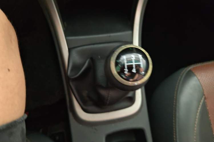 Used BYD F3 2015 Energy-Saving Edition 1.5L Manual Luxury Model Gear Lever