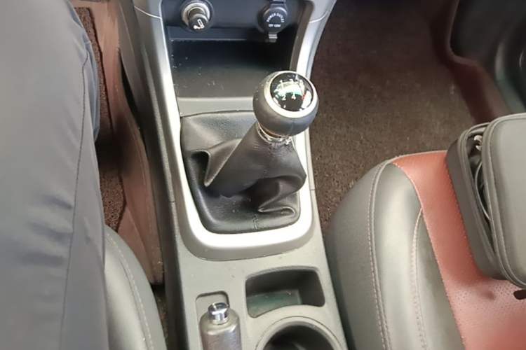 Used BYD F3 2015 Energy-Saving Edition 1.5L Manual Luxury Model Gear Lever