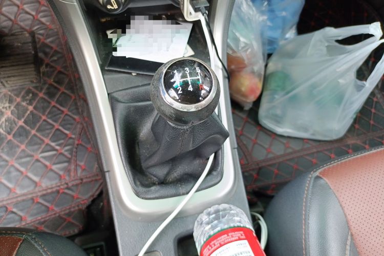 Used BYD F3 2015 Energy-Saving Edition 1.5L Manual Luxury Model Gear Lever
