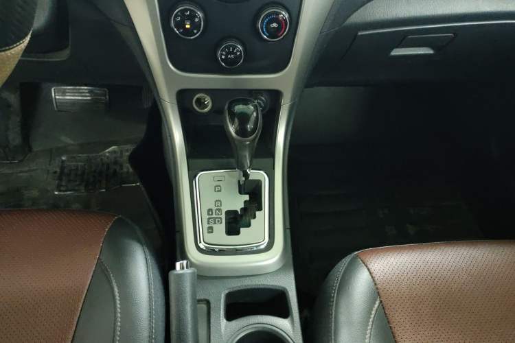 Used BYD F3 2015 Energy-Saving Edition 1.5L Automatic Luxury Model Gear Lever
