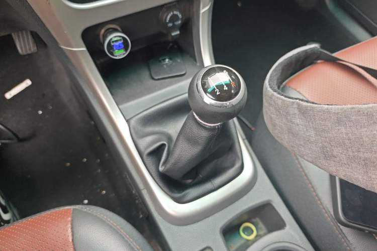 Used BYD F3 2015 Energy-Efficient Model 1.5L Manual Comfort Edition Gear Lever