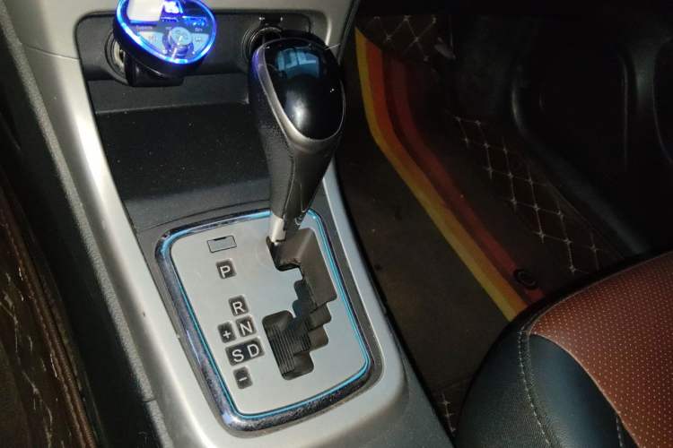 Used BYD F3 2015 Energy-Saving Edition 1.5L Automatic Luxury Model Gear Lever