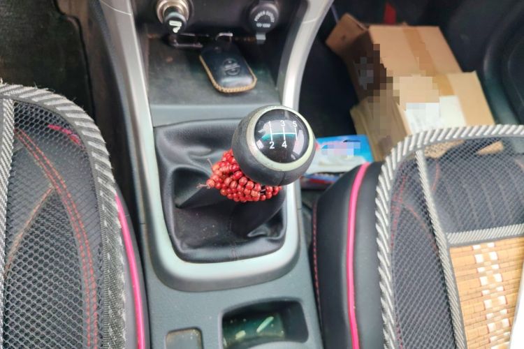 Used BYD F3 2015 Energy-Saving Edition 1.5L Manual Luxury Model Gear Lever