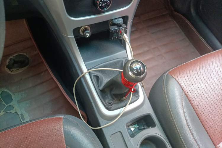 Used BYD F3 2015 Energy-Efficient Model 1.5L Manual Comfort Edition Gear Lever