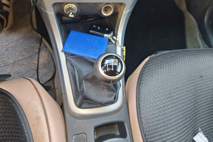 Used BYD F3 2015 Energy-Saving Edition 1.5L Manual Luxury Model Gear Lever