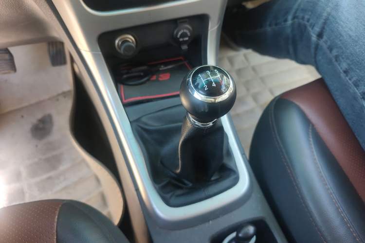 Used BYD F3 2015 Energy-Saving Edition 1.5L Manual Luxury Model Gear Lever