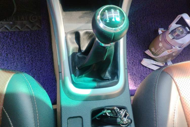 Used BYD F3 2015 Energy-Saving Edition 1.5L Manual Luxury Model Gear Lever