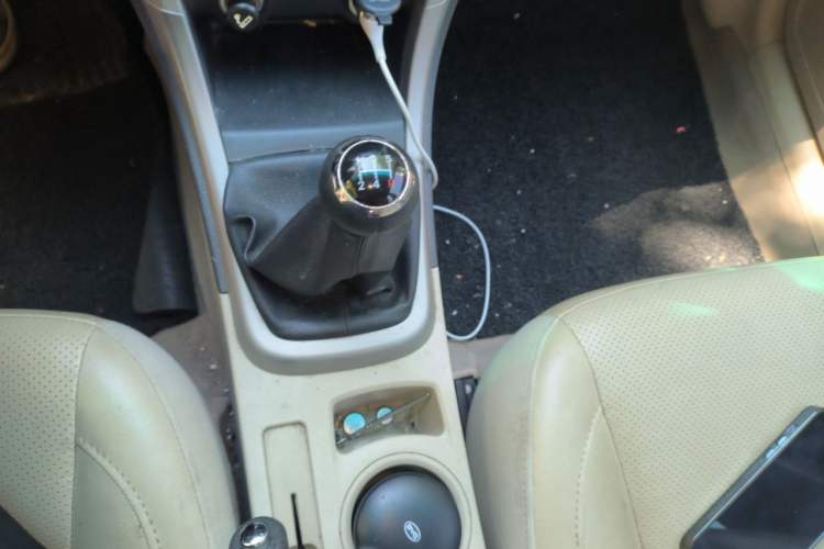 Used BYD F3 2015 Energy-Saving Edition 1.5L Manual Luxury Model Gear Lever