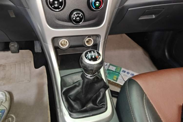 Used BYD F3 2015 Energy-Saving Edition 1.5L Manual Luxury Model Gear Lever
