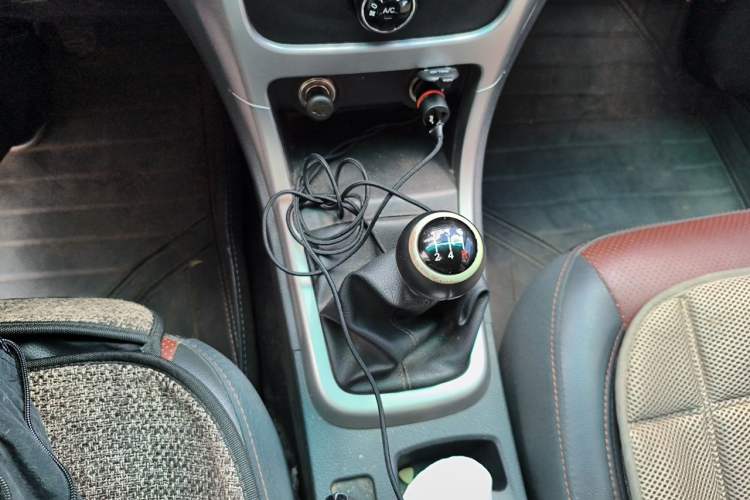Used BYD F3 2015 Energy-Saving Edition 1.5L Manual Luxury Model Gear Lever