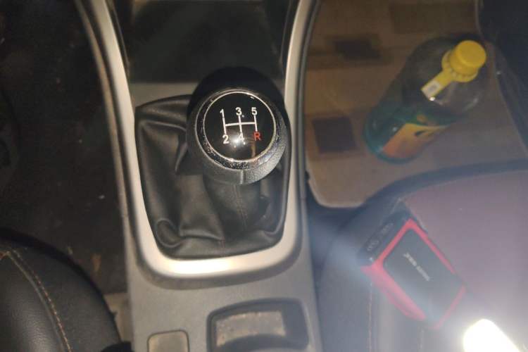 Used BYD F3 2015 Energy-Saving Edition 1.5L Manual Luxury Model Gear Lever