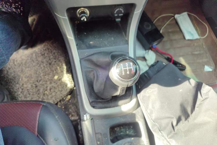 Used BYD F3 2015 Energy-Saving Edition 1.5L Manual Luxury Model Gear Lever