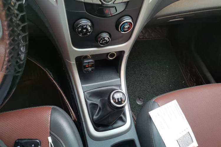 Used BYD F3 2015 Energy-Efficient Model 1.5L Manual Comfort Edition Gear Lever