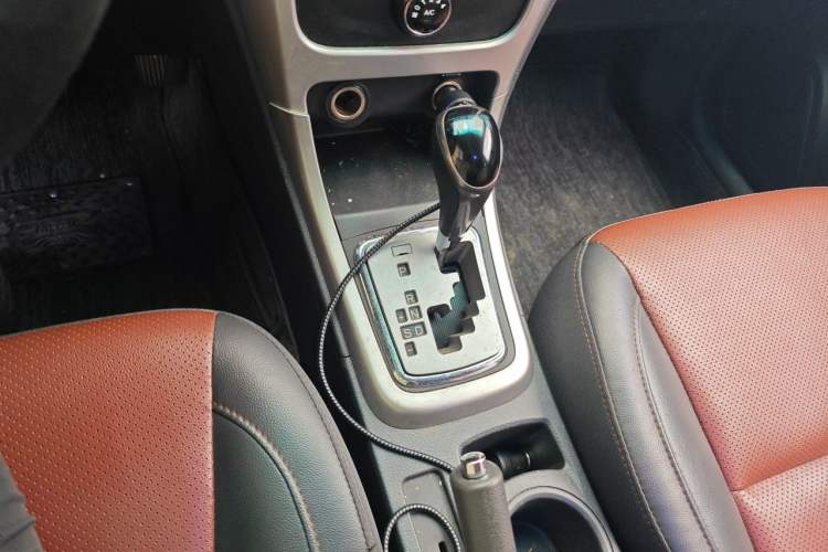 Used BYD F3 2015 Energy-Saving Edition 1.5L Automatic Luxury Model Gear Lever