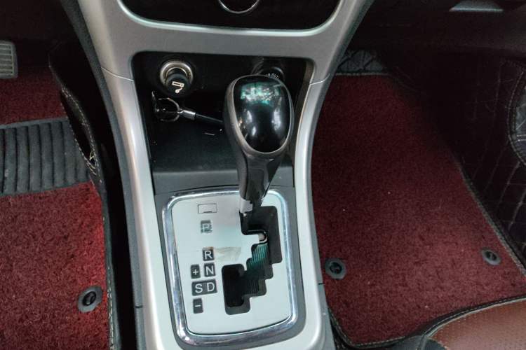 Used BYD F3 2015 Energy-Saving Edition 1.5L Automatic Prestige Model Gear Lever