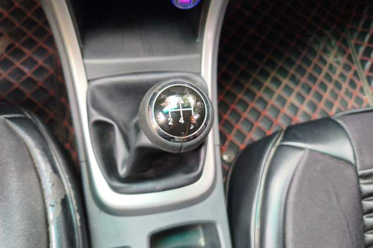 Used BYD F3 2015 Energy-Saving Edition 1.5L Manual Luxury Model Gear Lever