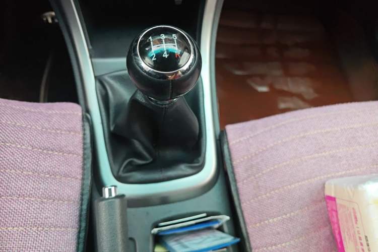 Used BYD F3 2015 Energy-Saving Edition 1.5L Manual Luxury Model Gear Lever