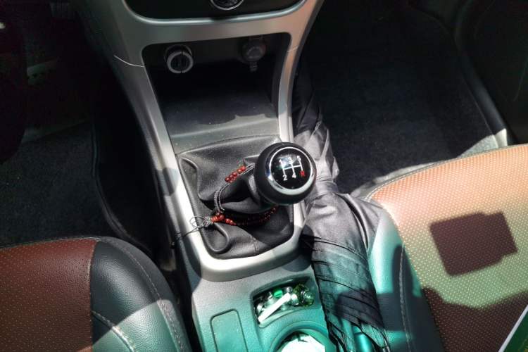 Used BYD F3 2015 Energy-Saving Edition 1.5L Manual Luxury Model Gear Lever