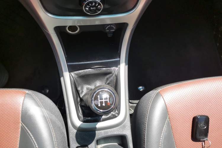 Used BYD F3 2015 Energy-Efficient Model 1.5L Manual Comfort Edition Gear Lever