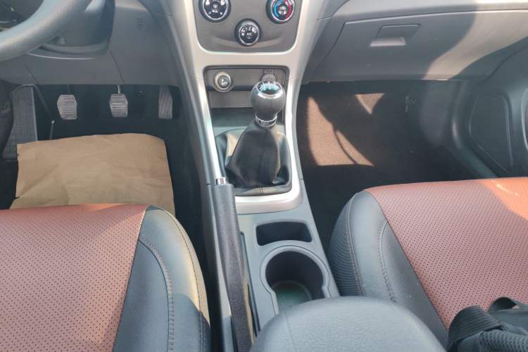 Used BYD F3 2015 Energy-Efficient Model 1.5L Manual Comfort Edition Gear Lever