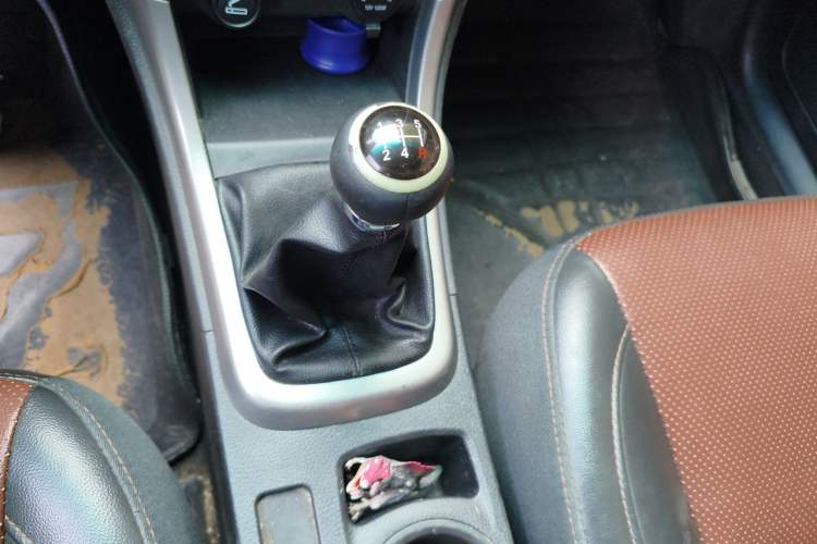 Used BYD F3 2015 Energy-Saving Edition 1.5L Manual Luxury Model Gear Lever