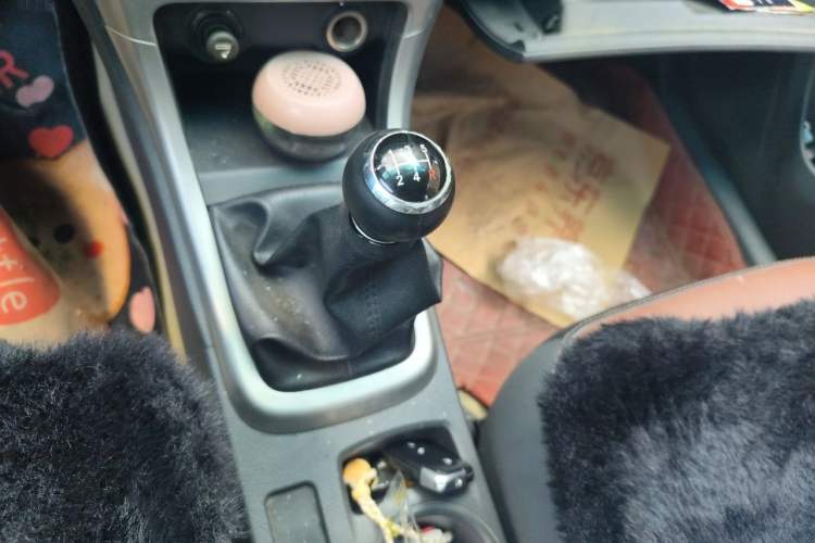 Used BYD F3 2015 Energy-Saving Edition 1.5L Manual Luxury Model Gear Lever