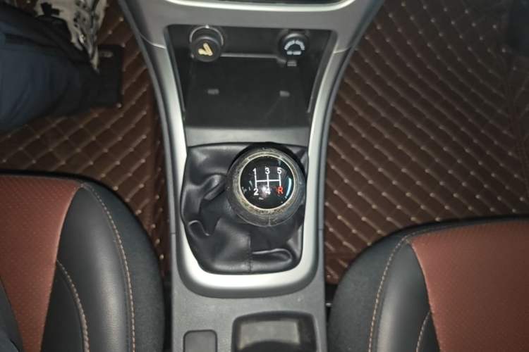 Used BYD F3 2015 Energy-Efficient Model 1.5L Manual Comfort Edition Gear Lever