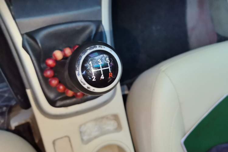 Used BYD F3 2015 Energy-Saving Edition 1.5L Manual Luxury Model Gear Lever