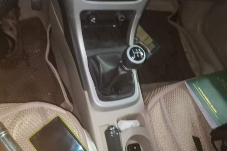 Used BYD F3 2015 Energy-Saving Edition 1.5L Manual Luxury Model Gear Lever