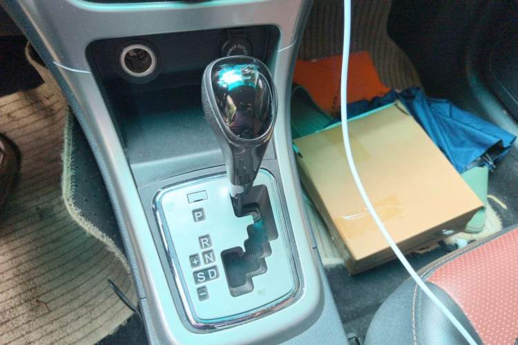 Used BYD F3 2015 Energy-Saving Edition 1.5L Automatic Prestige Model Gear Lever