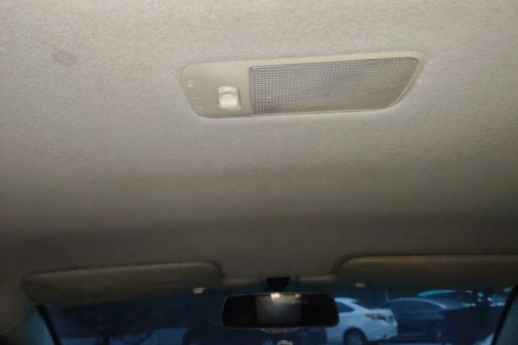 Used BYD F3 2015 Energy-Saving Edition 1.5L Automatic Luxury Model Headliner